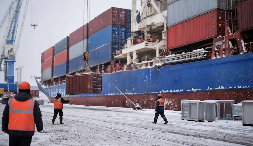 Murmansk became a transit hub after the first flight from China via the Northern Sea Route